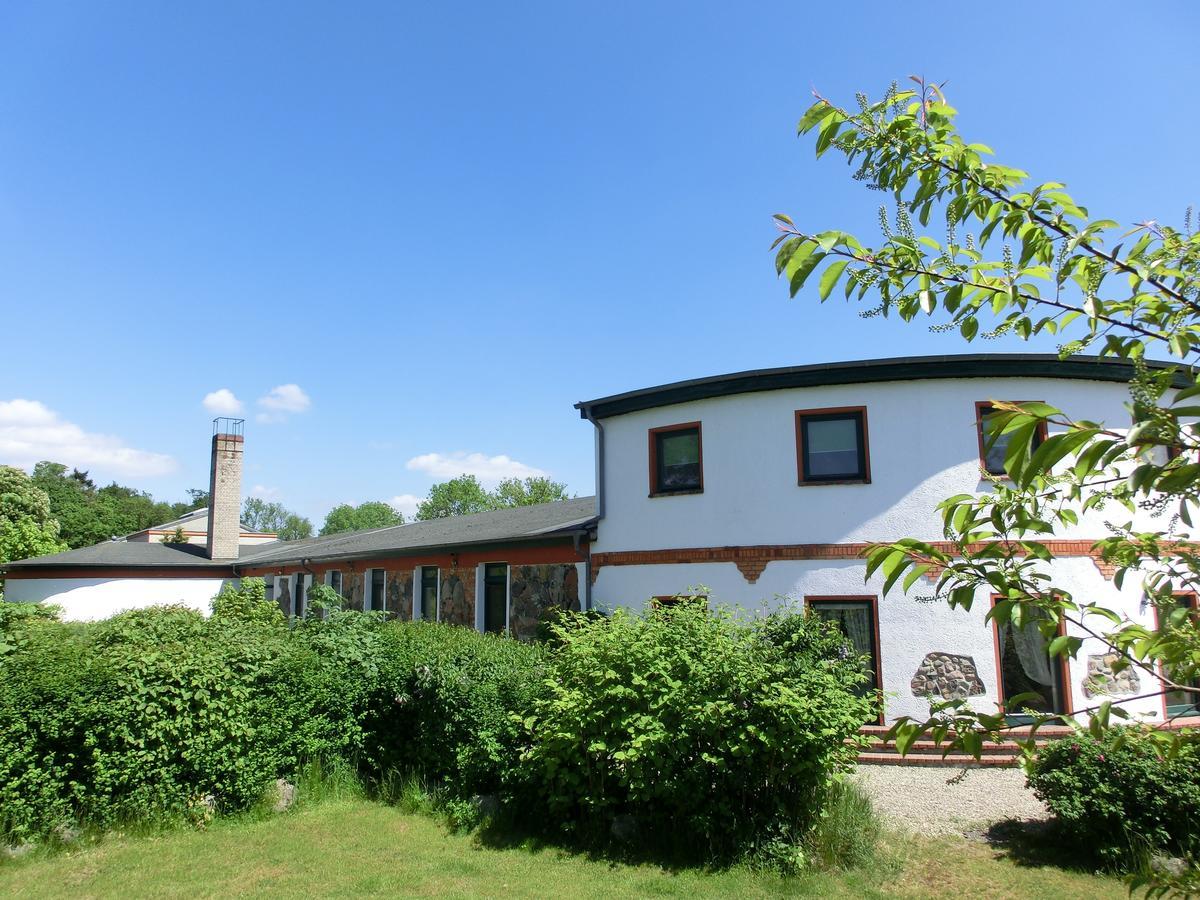 Domane Neu Gaarz Hostel Exterior photo